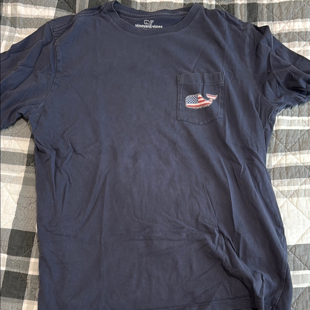 Vineyard Vine's Men's T-Shirt Size M
